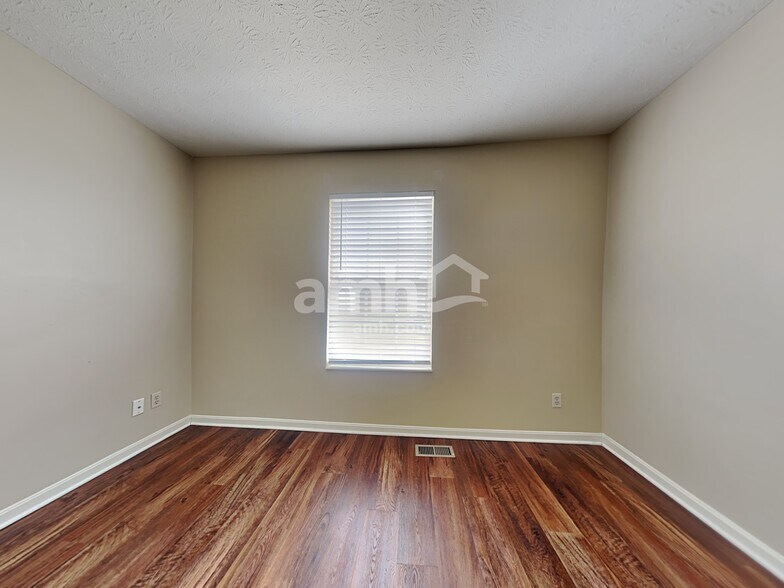 Building Photo - 3679 Shorewood Dr