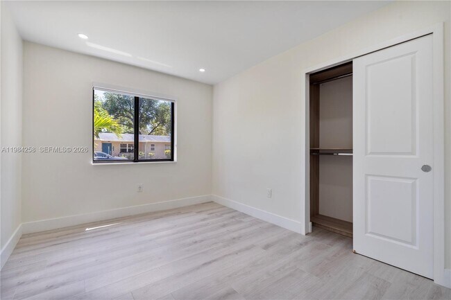 Building Photo - 255 Grant Dr