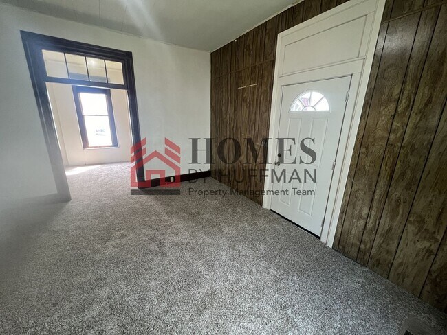 Building Photo - 818 S Barker Ave