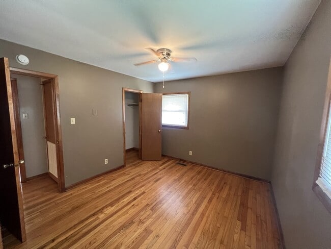 Building Photo - 207 N Mulberry St