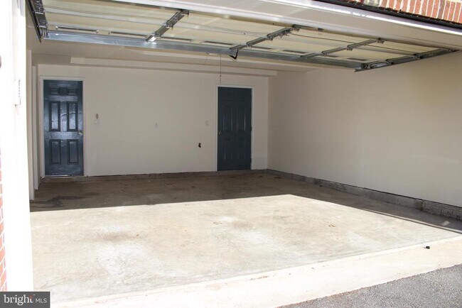 Building Photo - 16382 Gangplank Ln