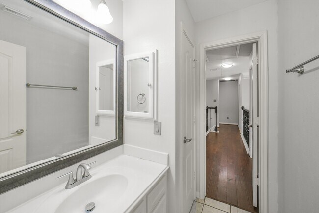 Building Photo - 402 Sterling Heights Ln