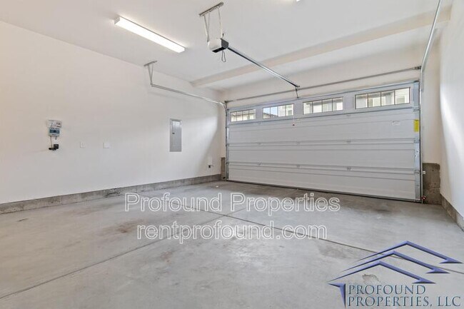 Building Photo - 17323 SW Kite Ln
