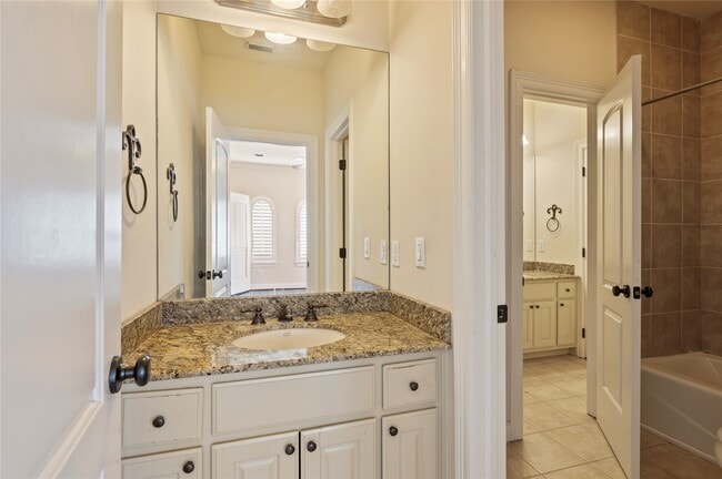 Building Photo - 538 Villa Dr