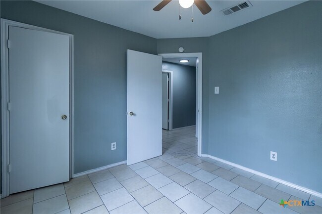 Building Photo - 1601 Benttree Dr