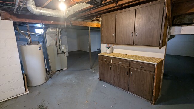 Building Photo - 3-Bedroom, 1-Bathroom Single Family Home f...