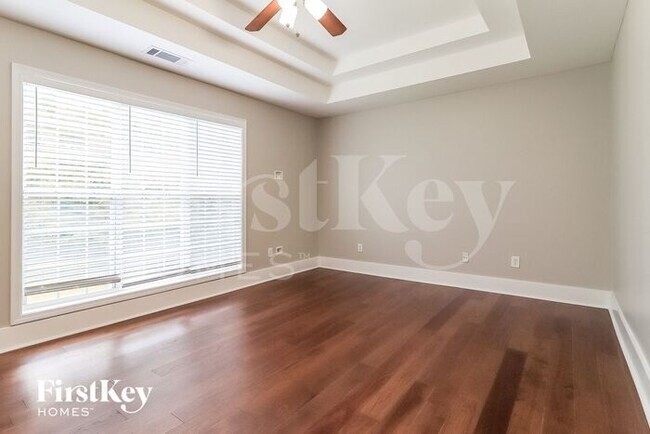 Building Photo - 265 Anita Dr