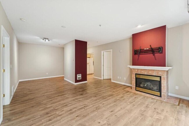 Building Photo - 2 bedroom in Kirkland WA 98034