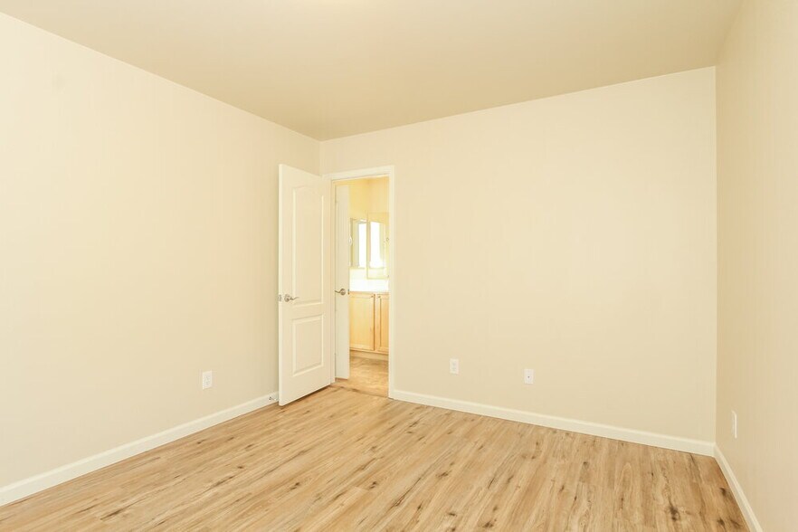 Building Photo - 4361 E Selena Dr