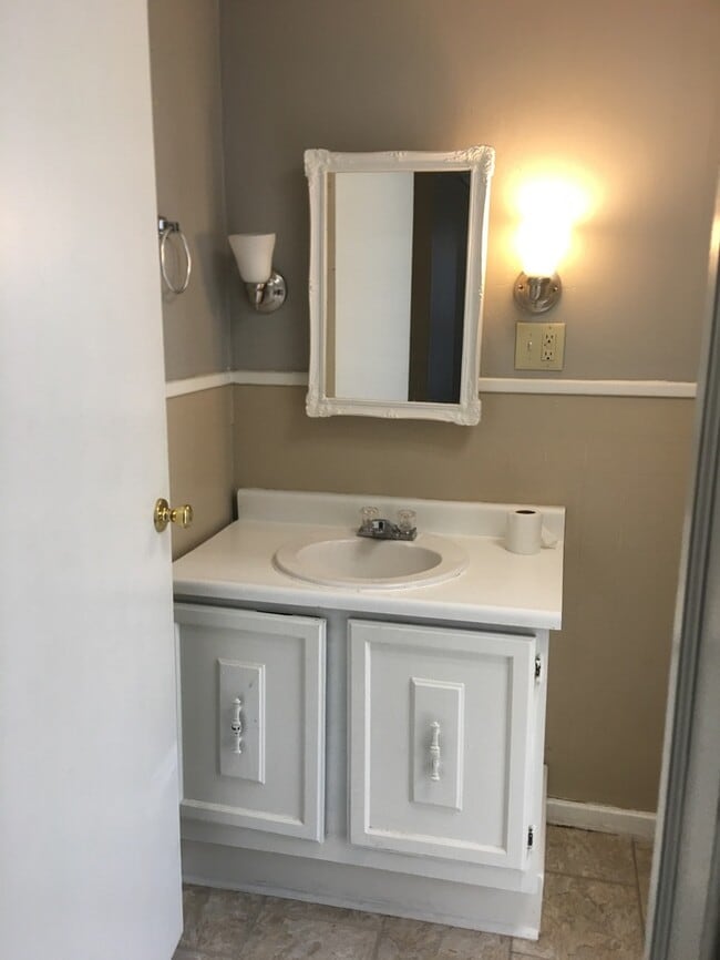 Building Photo - Gorgeous 5 bedroom 2 bath located on friendly neighborhood for rent!!!