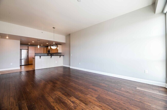 Building Photo - GORGEOUS DOWNTOWN HIGHRISE CONDO FOR LEASE!