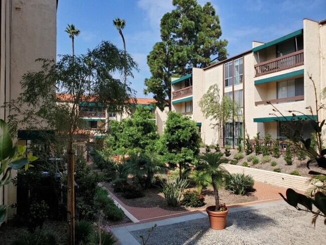 Building Photo - 6455 La Jolla Blvd