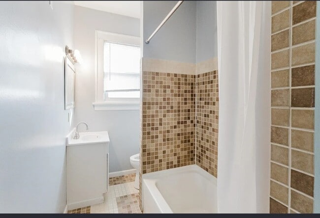 Building Photo - 901 S 1st St