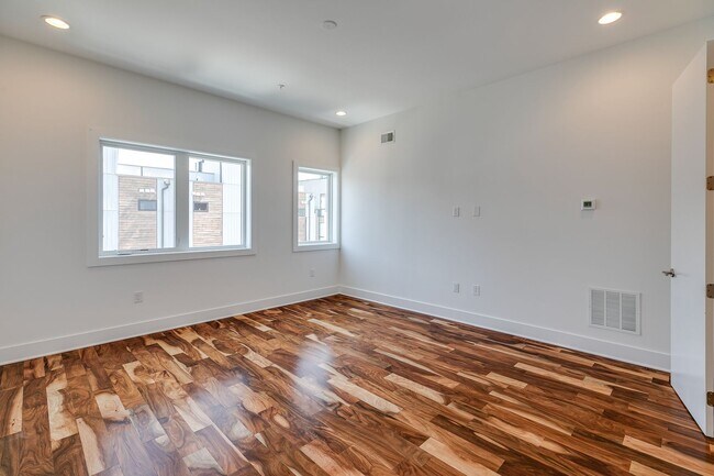 Building Photo - 322 Potts St