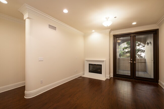 Den - 10305 Almayo Ave