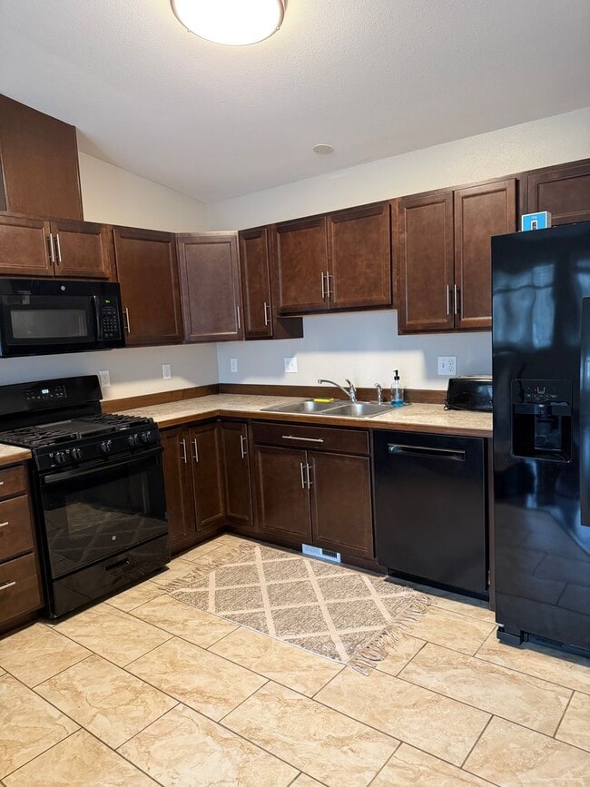 Building Photo - Three bedroom two bath home