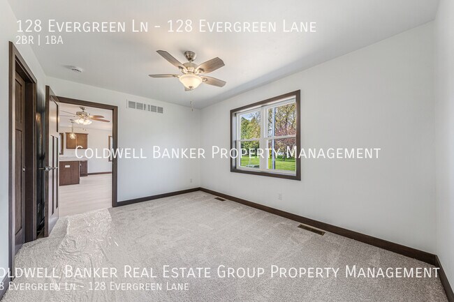 Building Photo - 128 Evergreen Ln