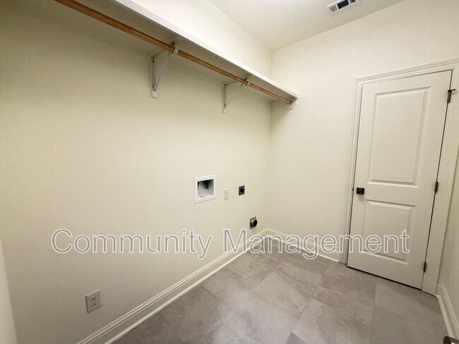 Building Photo - 3696 Waterbury Ave