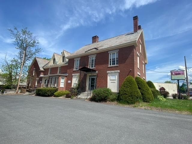 Building Photo - 109 Pleasant St