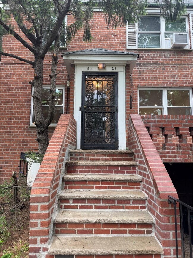 Building Photo - 61-21 185th St