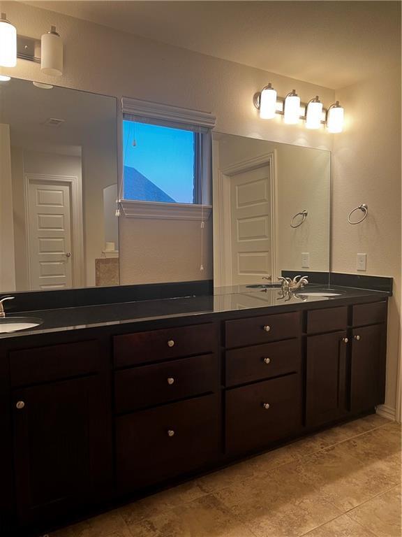 Building Photo - 4103-4103 SW Stonewood Terrace