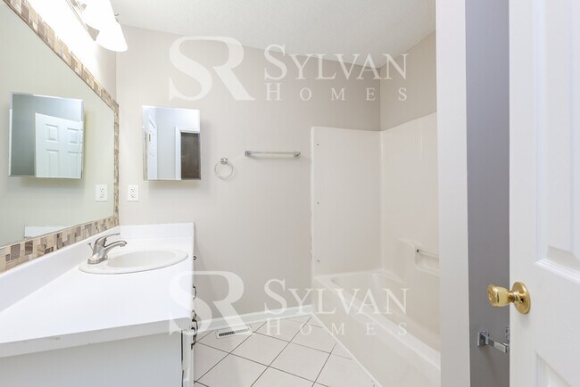 Building Photo - Enjoy living the good life in this 3 bedroom, 2 bathroom home