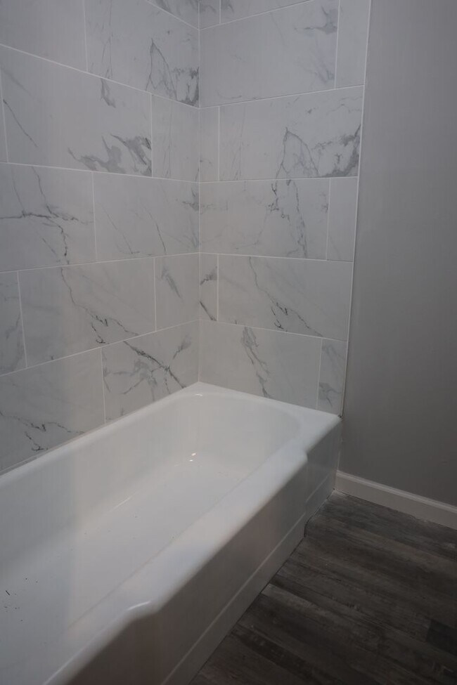 Building Photo - Single Family Residence