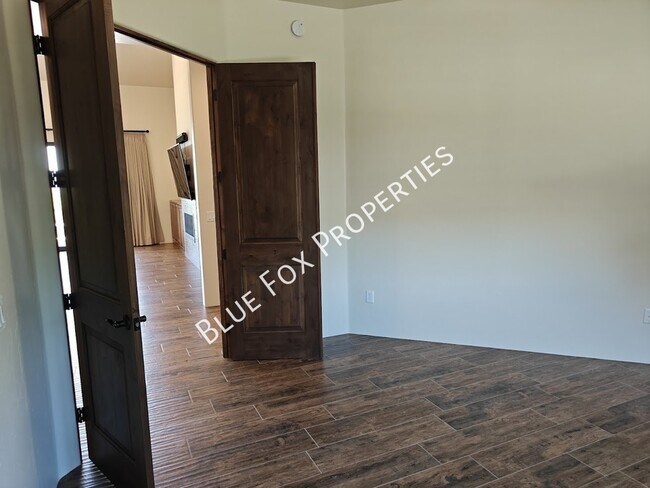 Building Photo - 13037 N Red Quail Pl