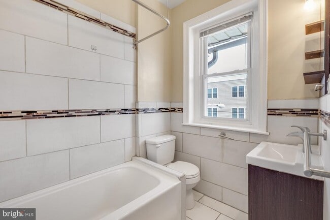Building Photo - 4623 Sansom St