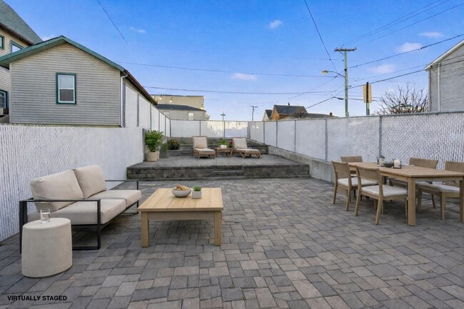 Building Photo - 320 Clarendon St