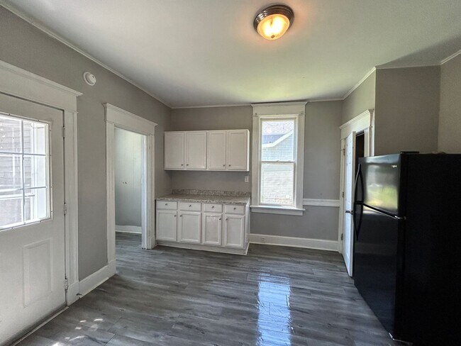 Building Photo - 3 bedroom 1 bath house in Davenport