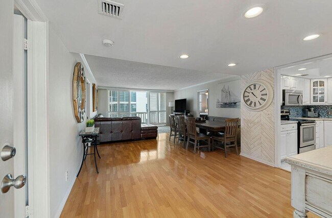 Building Photo - 3570 S Ocean Blvd