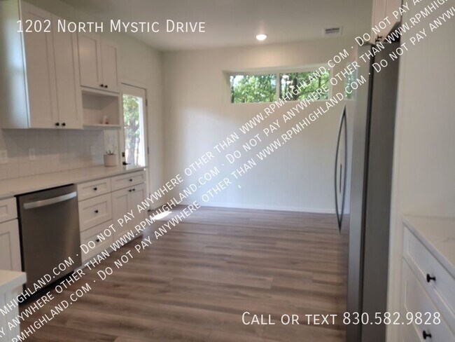 Building Photo - 1202 Mystic Dr
