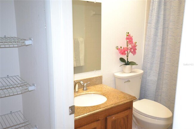 Building Photo - 209 Woodlake Wynde