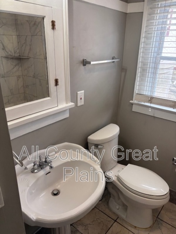 Building Photo - 310 E 70th Terrace