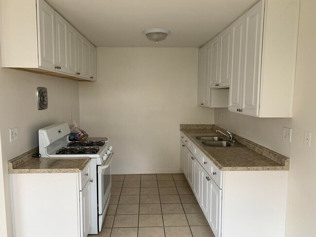 Building Photo - 438 Silverwood Ave