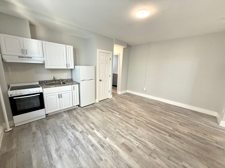 Building Photo - 237 E Broadway