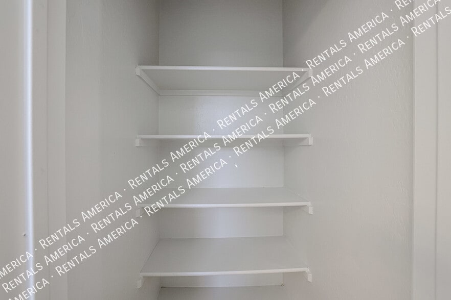 Building Photo - 4635 W Burgess Ln