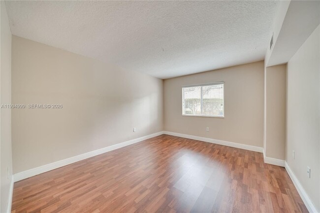 Building Photo - 6235 SW 47th Manor