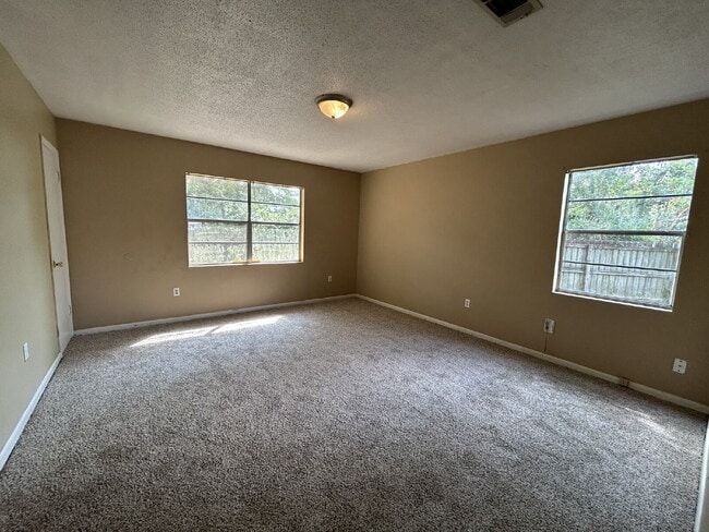 Building Photo - Duplex For Rent