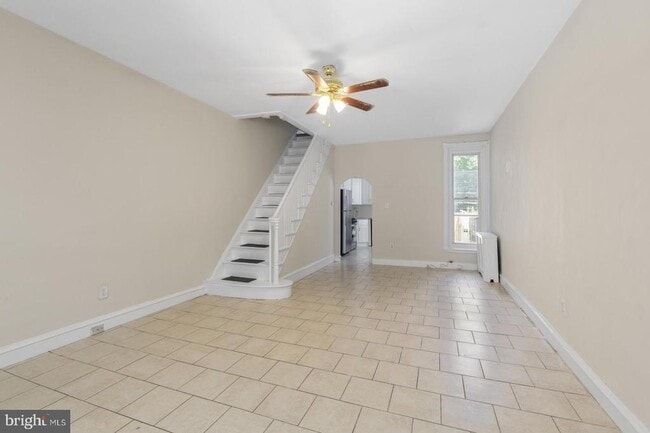 Building Photo - 2323 E Cambria St