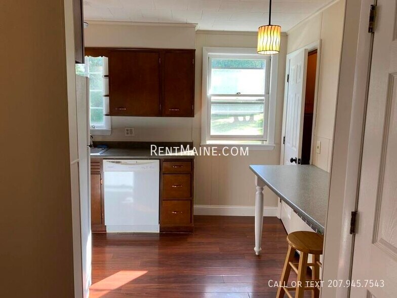 Building Photo - 198 Main Rd N