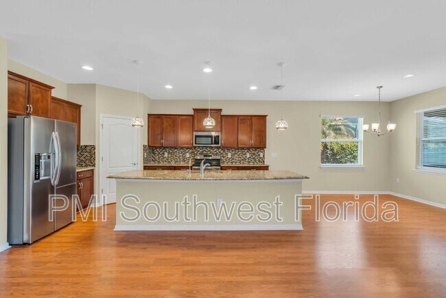 Building Photo - 2844 Esmeralda Dr