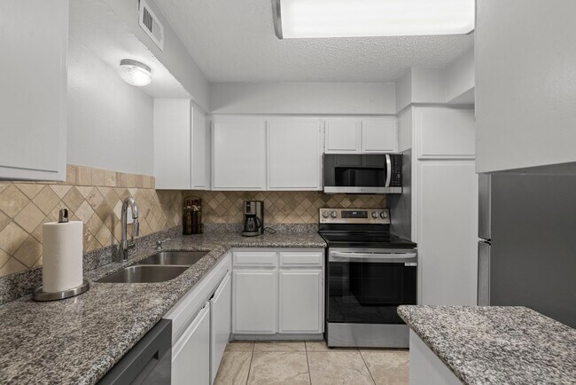 Building Photo - 7900 Westheimer Rd