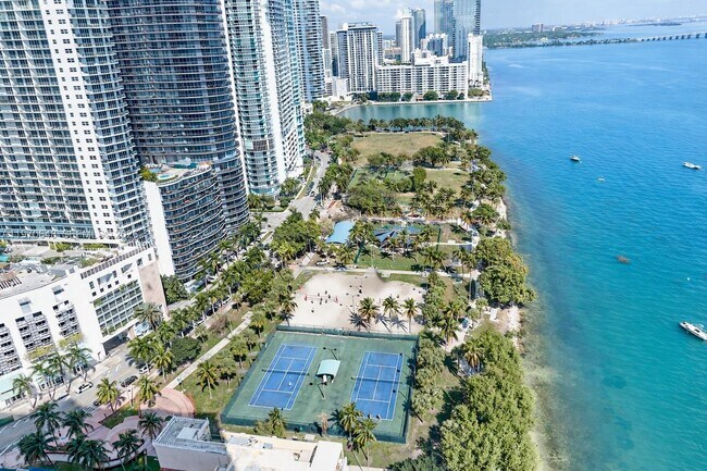 Building Photo - 1717 N Bayshore Dr