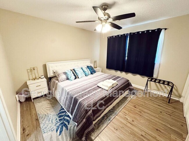 Building Photo - 62 Creek Side Dr