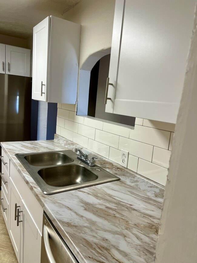 Building Photo - 2 Bedroom Home For Rent!