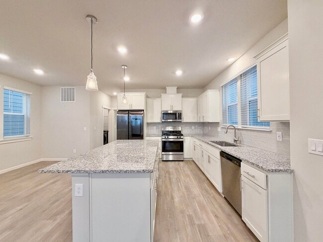 Building Photo - 8153 SE Crabapple St