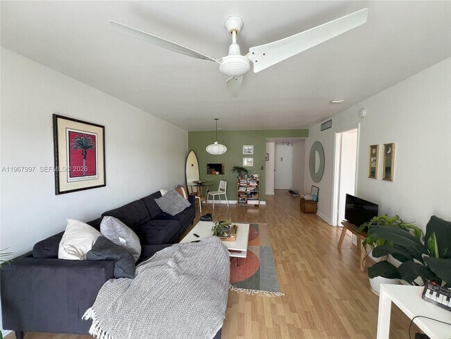 Building Photo - 1450 Lincoln Rd