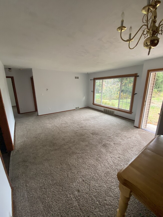 Living room - 9008 Mulberry Rd